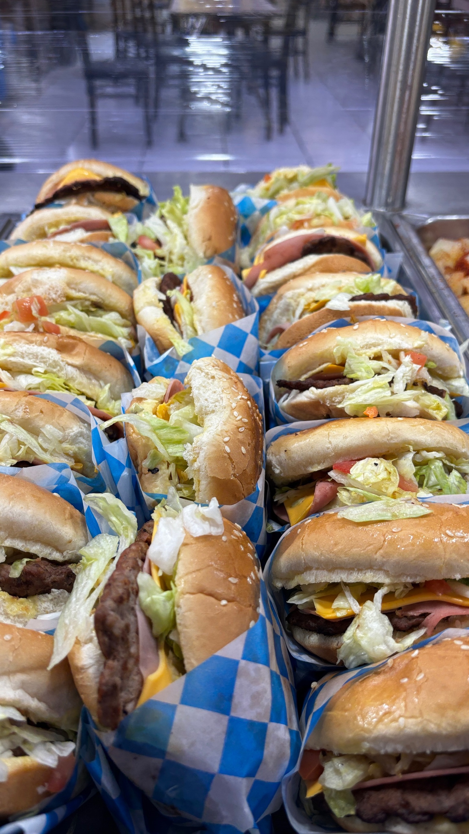 Tortas y baguettes recién preparadas